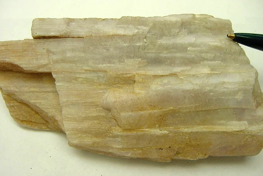 Spodumene — a lithium pyroxene
