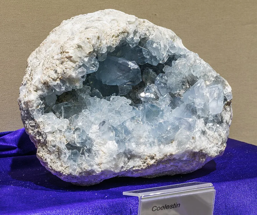 Celestine (strontium sulphate)